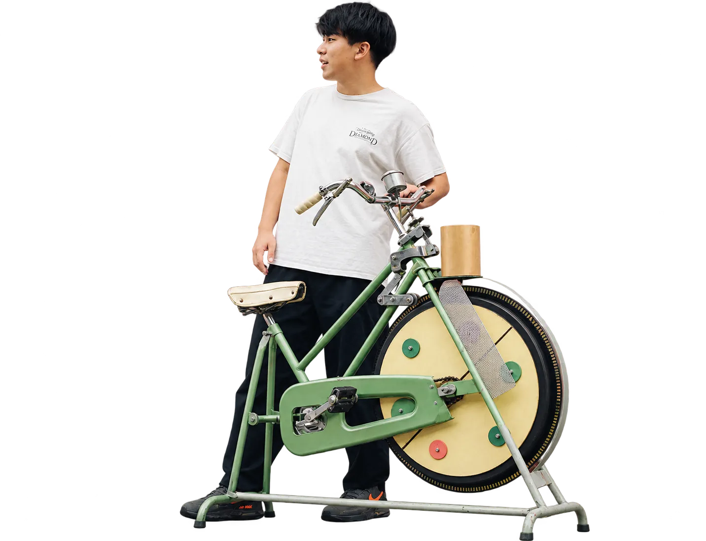 MIX BIKEの横に立つスタッフ