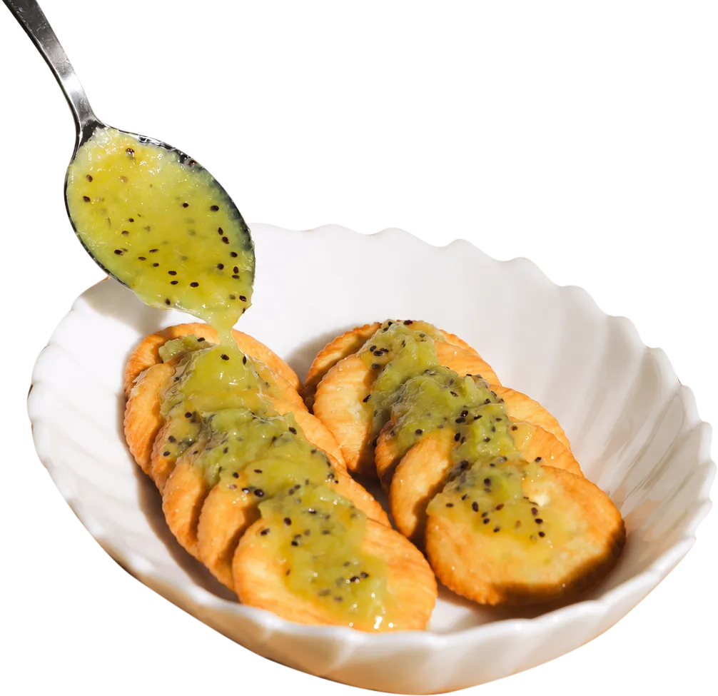 キウイソースをかけた焼き菓子